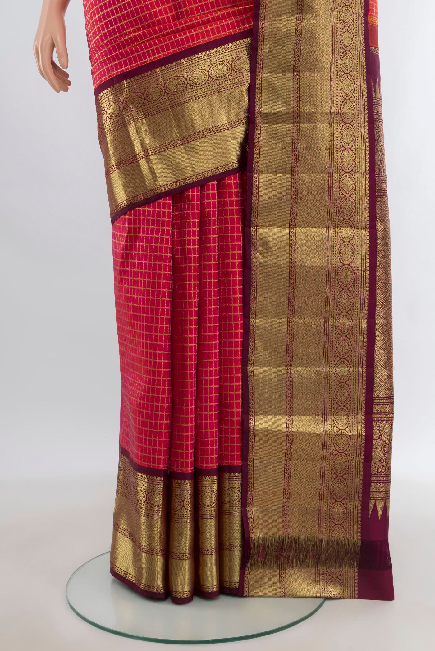 Pleats and pallu of Pink Kanchipuram Silk Saree with Zari Butta on the body and Zari Border. 
