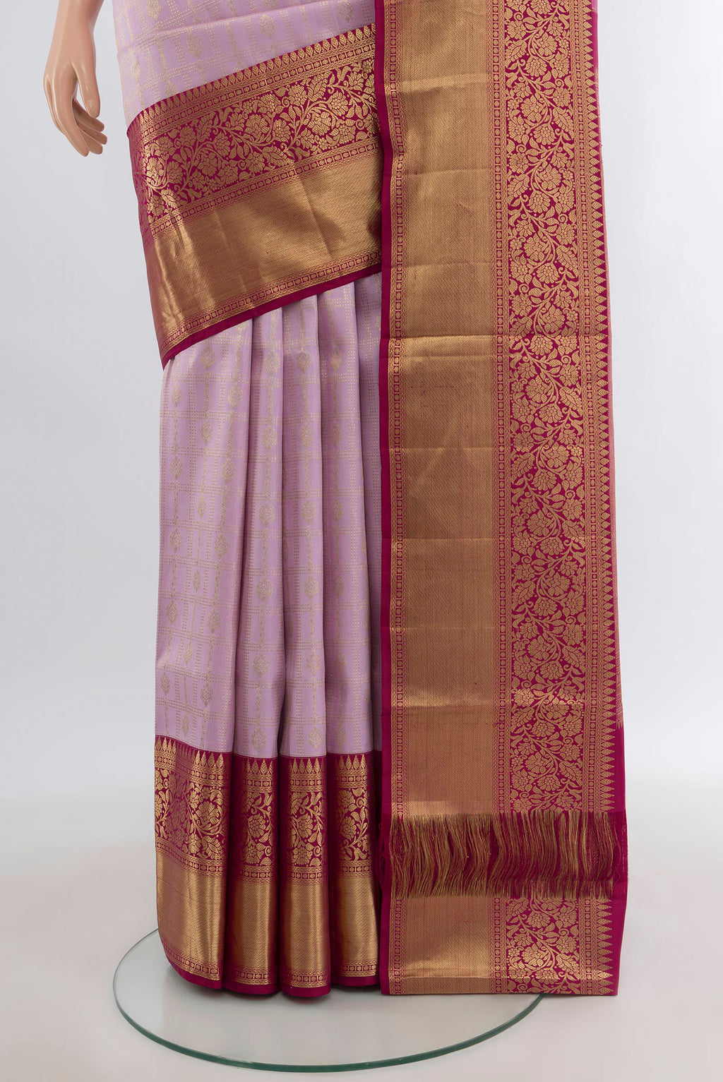 Pleats and pallu of Lavender Kanchipuram Silk Saree with Checked design on the body and Zari Border. 
