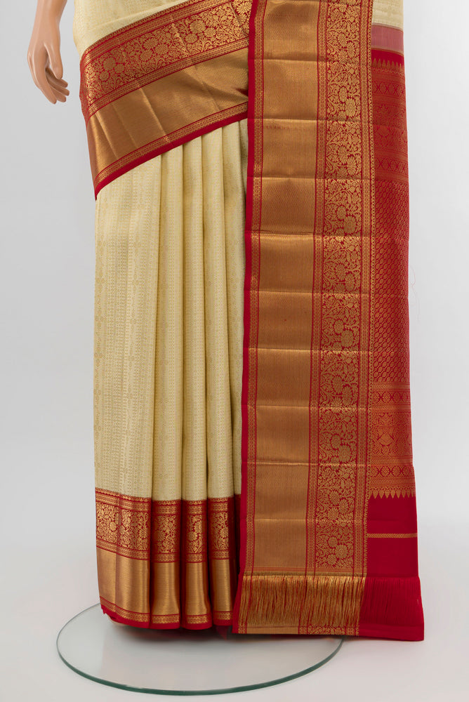 Pleats and pallu of Golden Kanchipuram Silk Saree with Zari Butta on the body and Silk Border. 