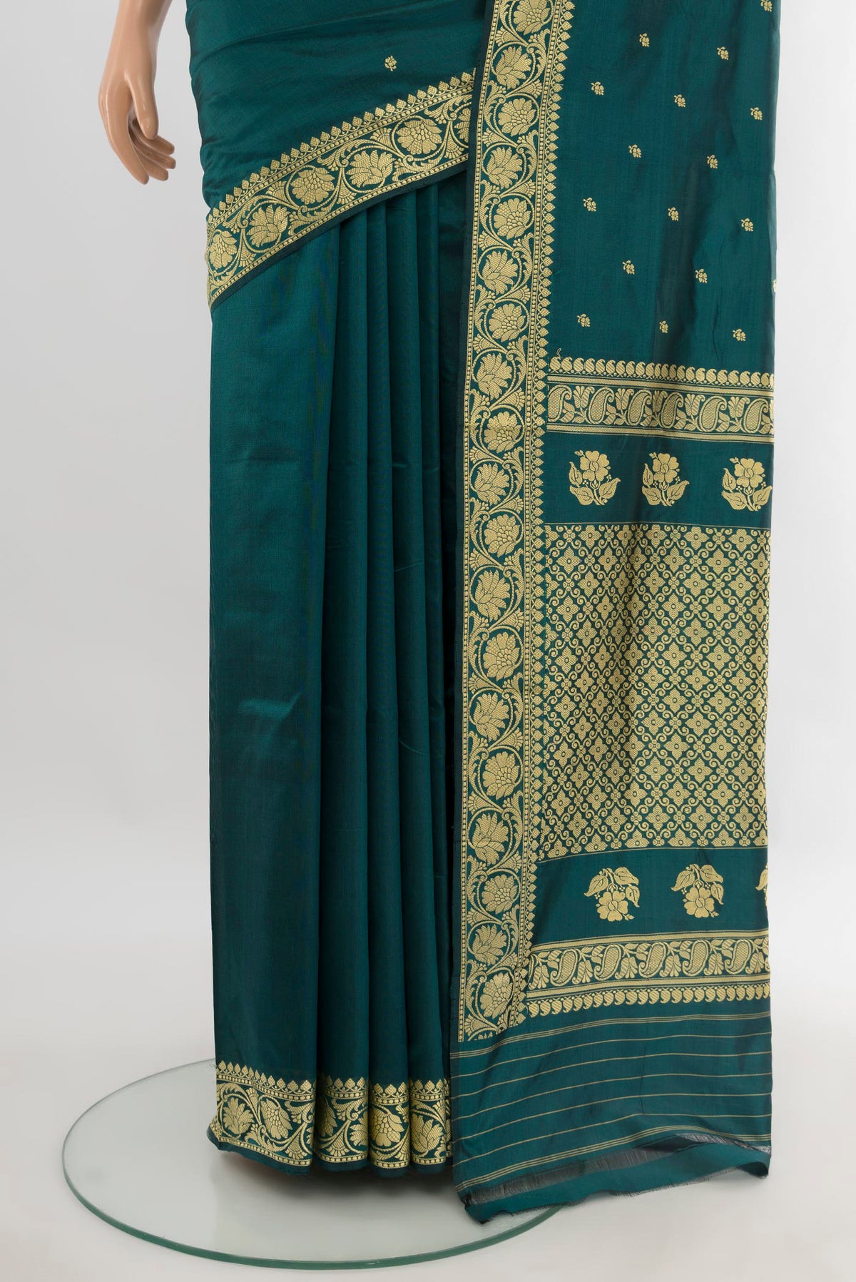 Pleats and pallu of Teal Banarasi Katan Silk Saree with Thread Butta on the body and Thread Border. 