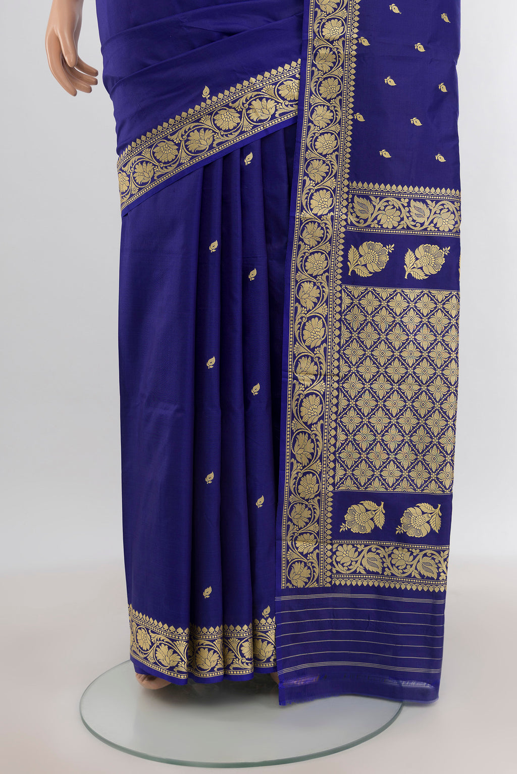 Pleats and pallu of Blue Banarasi Katan Silk Saree with Thread Butta on the body and Thread Border. 