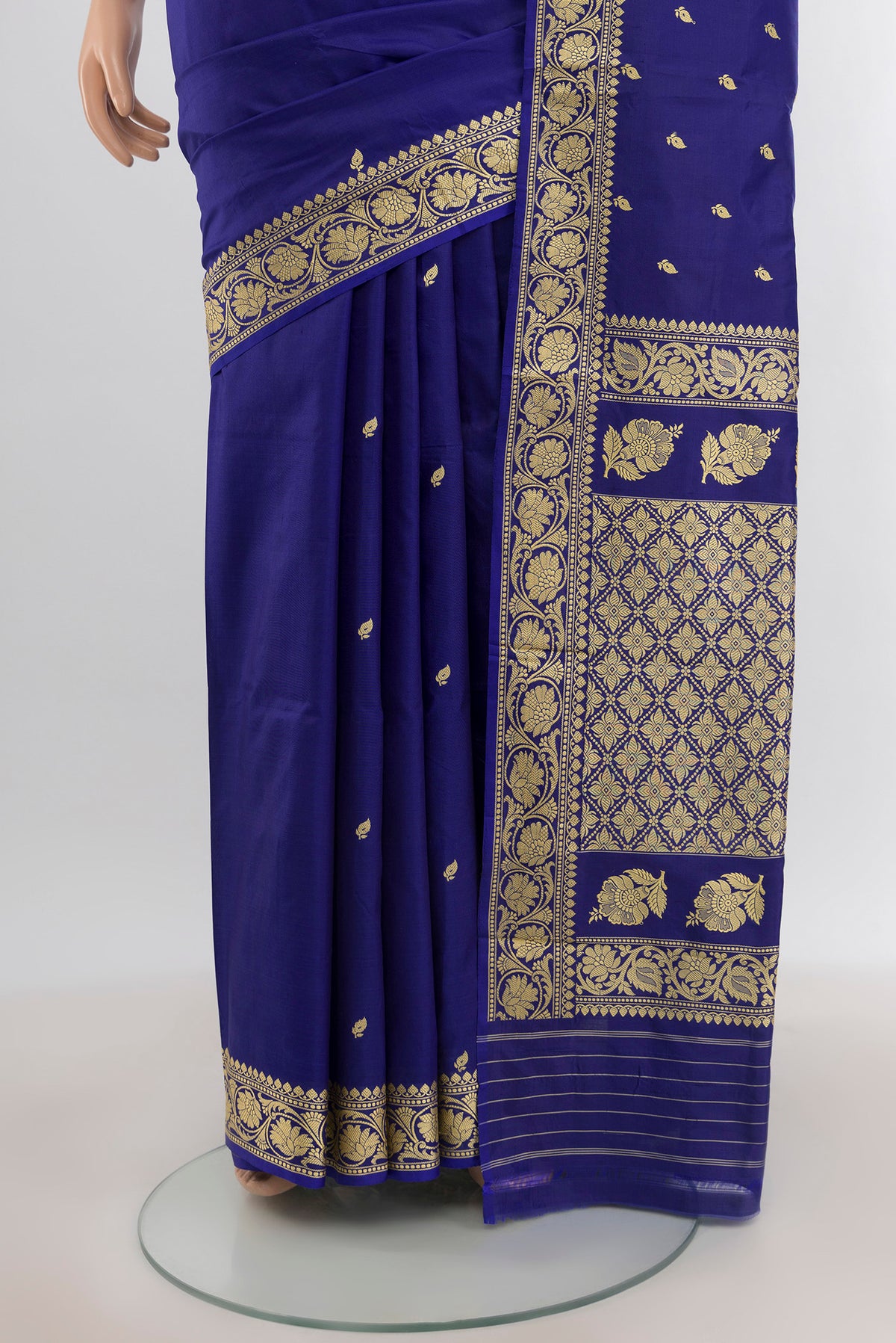 Pleats and pallu of Blue Banarasi Katan Silk Saree with Thread Butta on the body and Thread Border. 