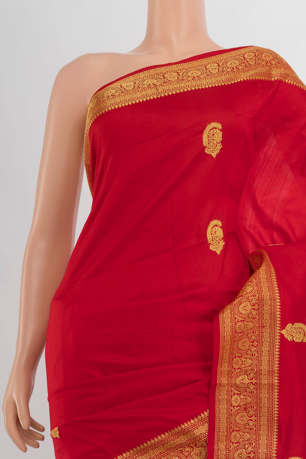 Border image of Pure Silk Red Banarasi Katan Saree with Zari Butta on the body and Silk Border. 
