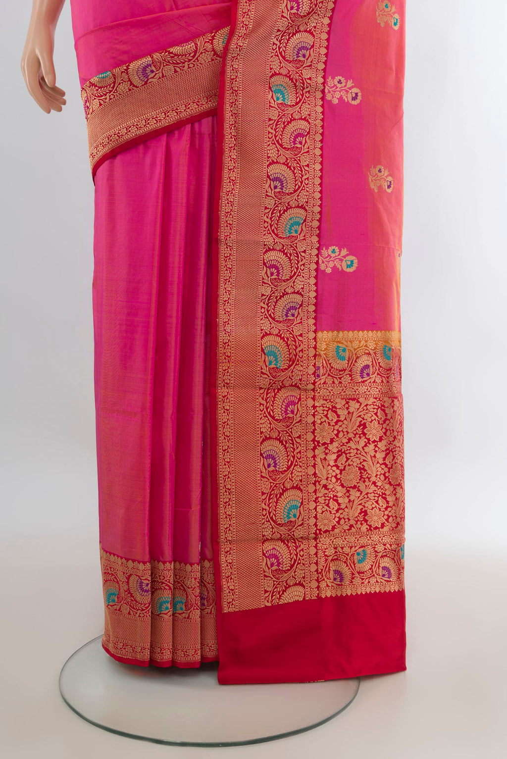 Pleats and pallu of Pure Silk Pink Banarasi Katan Saree with Zari Butta on the body and Zari Border. 