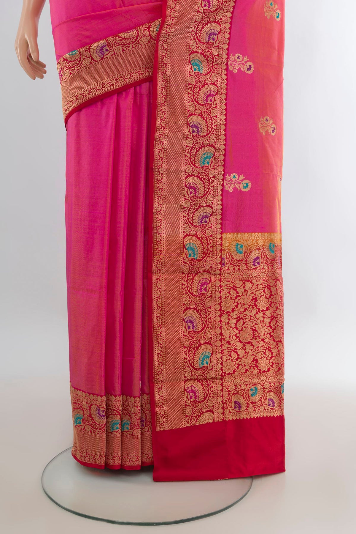 Pleats and pallu of Pure Silk Pink Banarasi Katan Saree with Zari Butta on the body and Zari Border. 