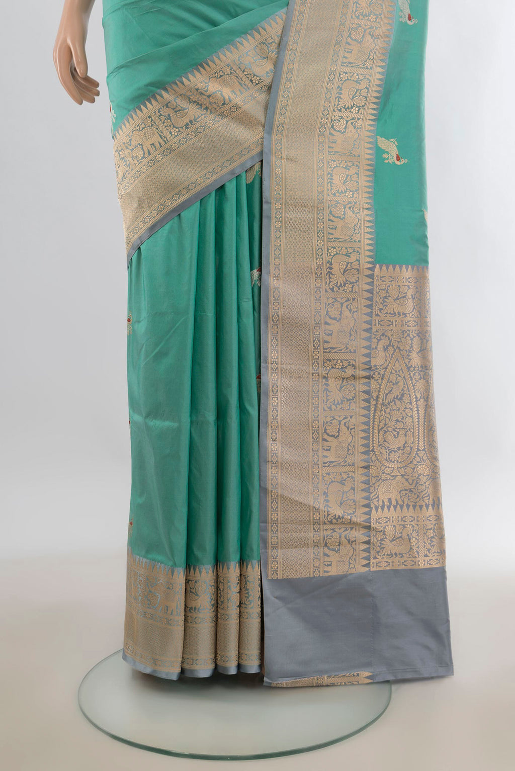 Pleats and pallu of Pure Silk Green Banarasi Katan Saree with Zari Butta on the body and Zari Border. 