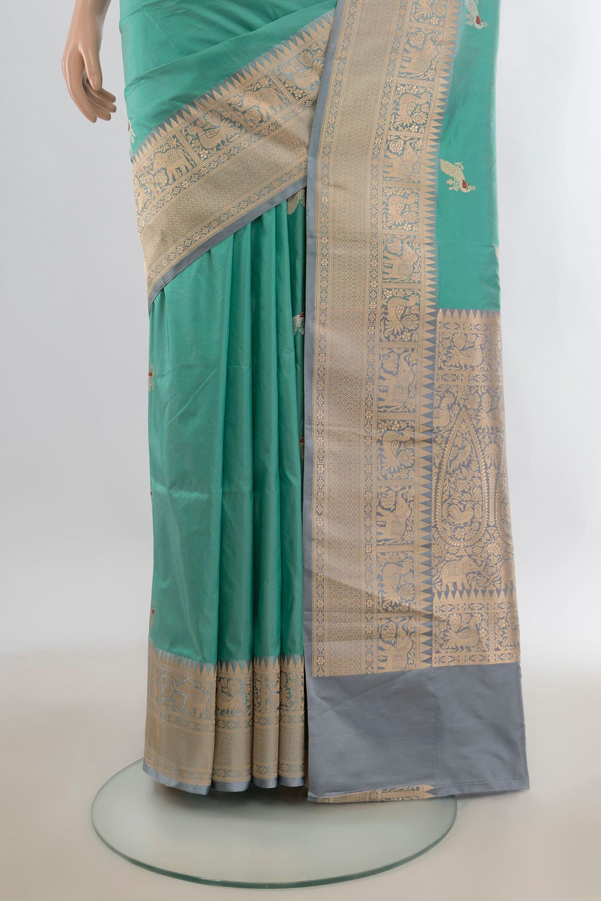 Pleats and pallu of Pure Silk Green Banarasi Katan Saree with Zari Butta on the body and Zari Border. 