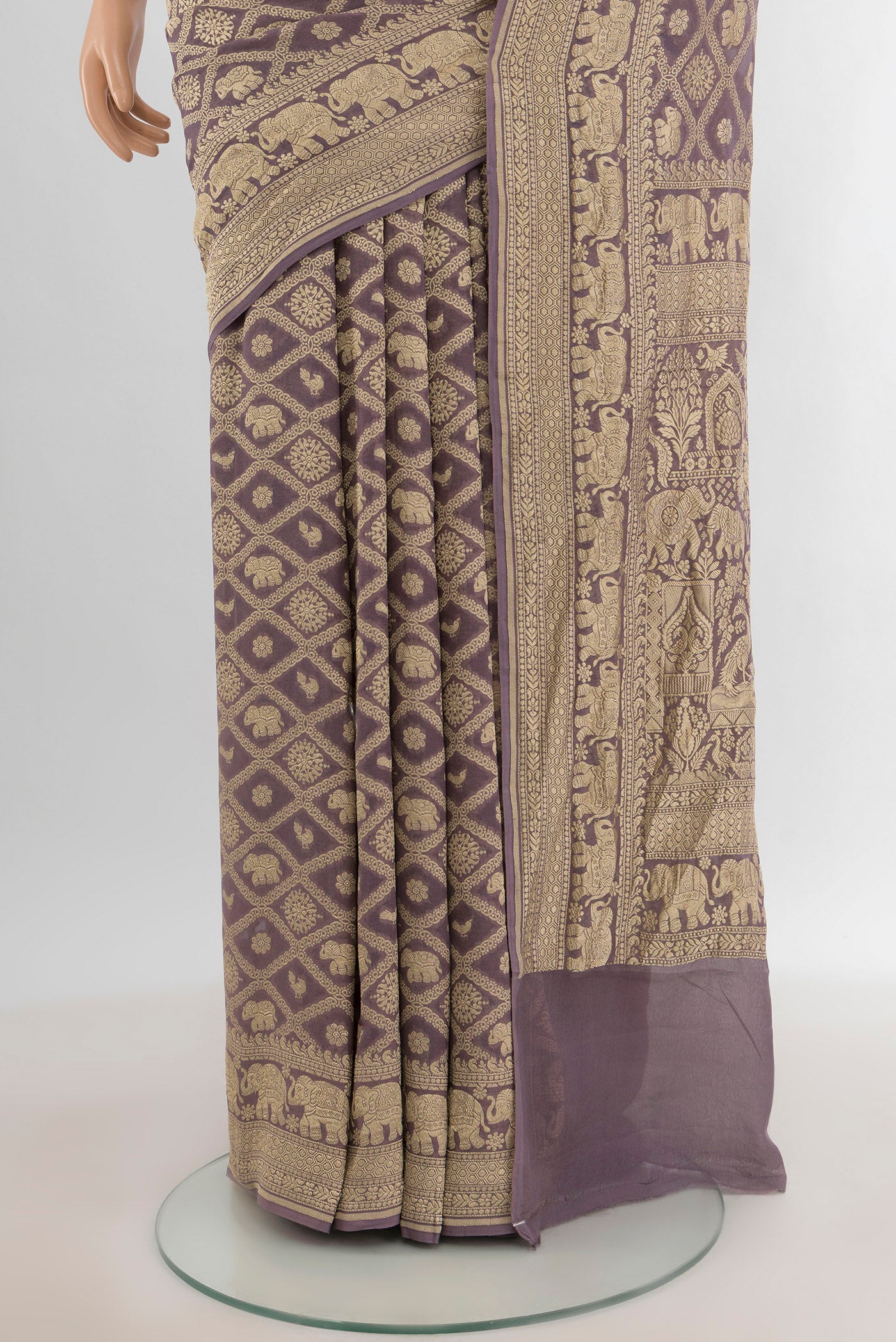 Pleats and pallu of Lavender Banarasi Georgette Saree with Zari Brocade on the body and Zari Border. 
