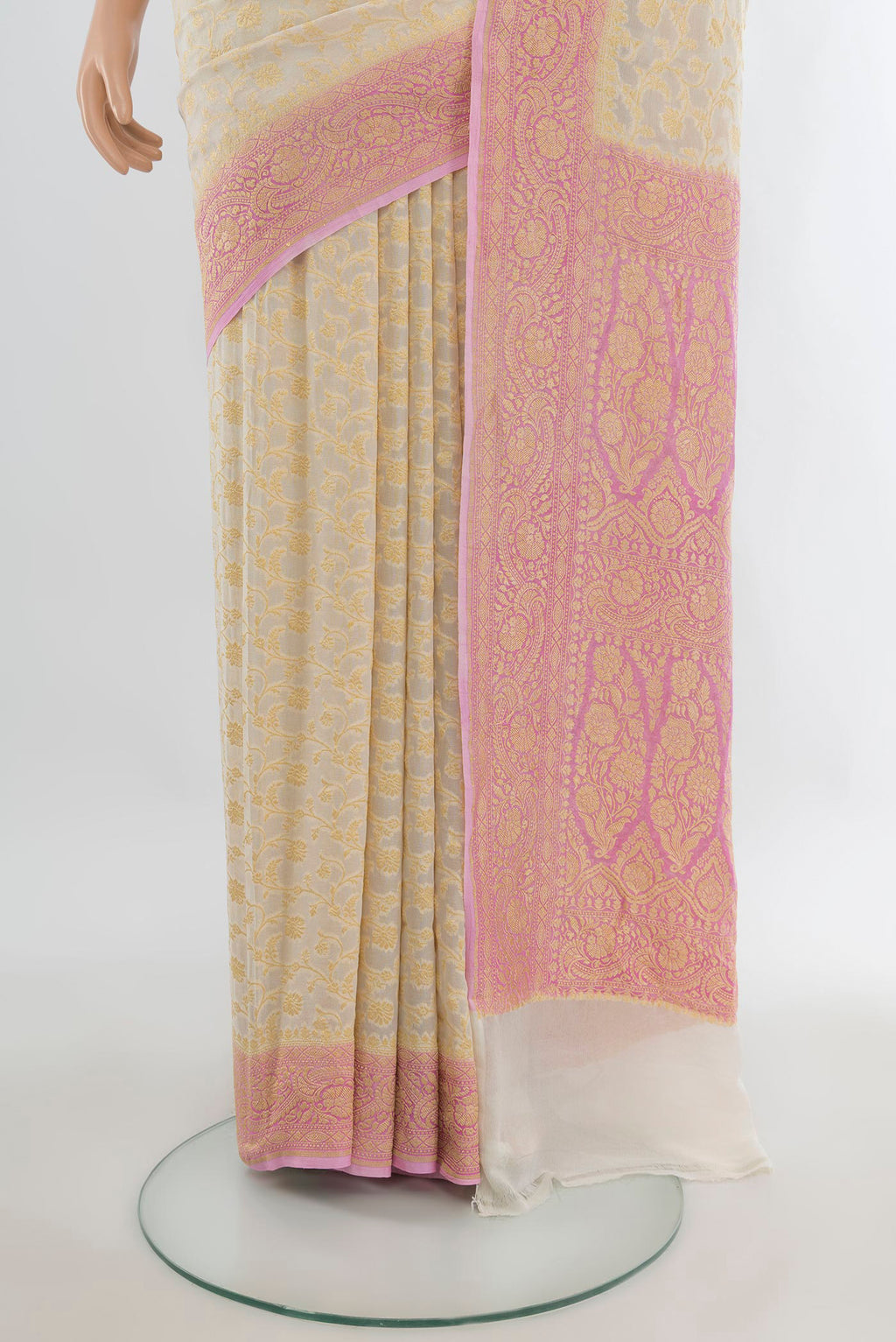 Pleats and pallu of Cream Banarasi Georgette Saree with Zari Brocade on the body and Zari Border. 