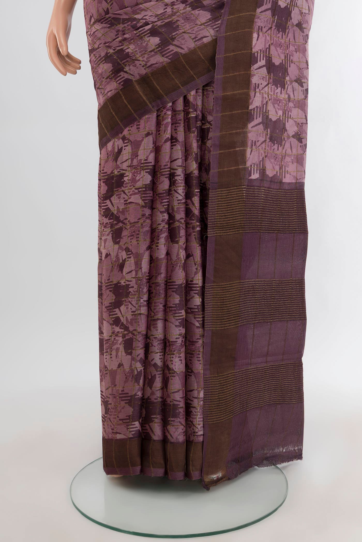 Pleats and pallu of Mauve Tussar Silk Saree with Floral Print on the body and Zari Border. 