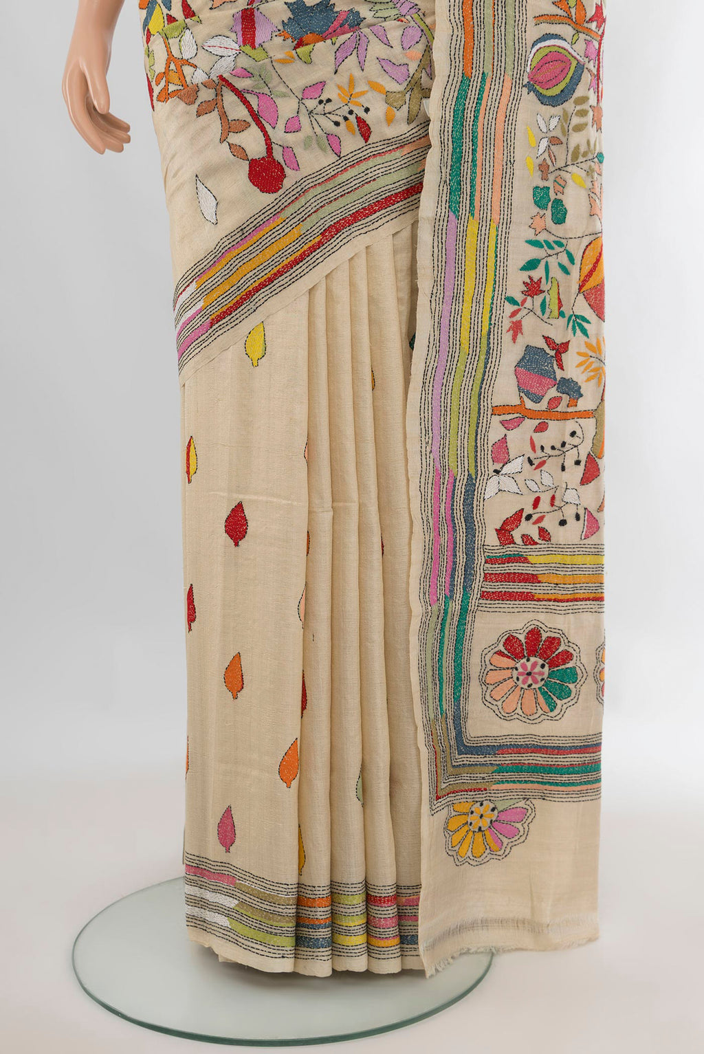Pleats and pallu of Pure Silk Cream Kantha Saree with Kantha Work on the body and Embroidery Border. 