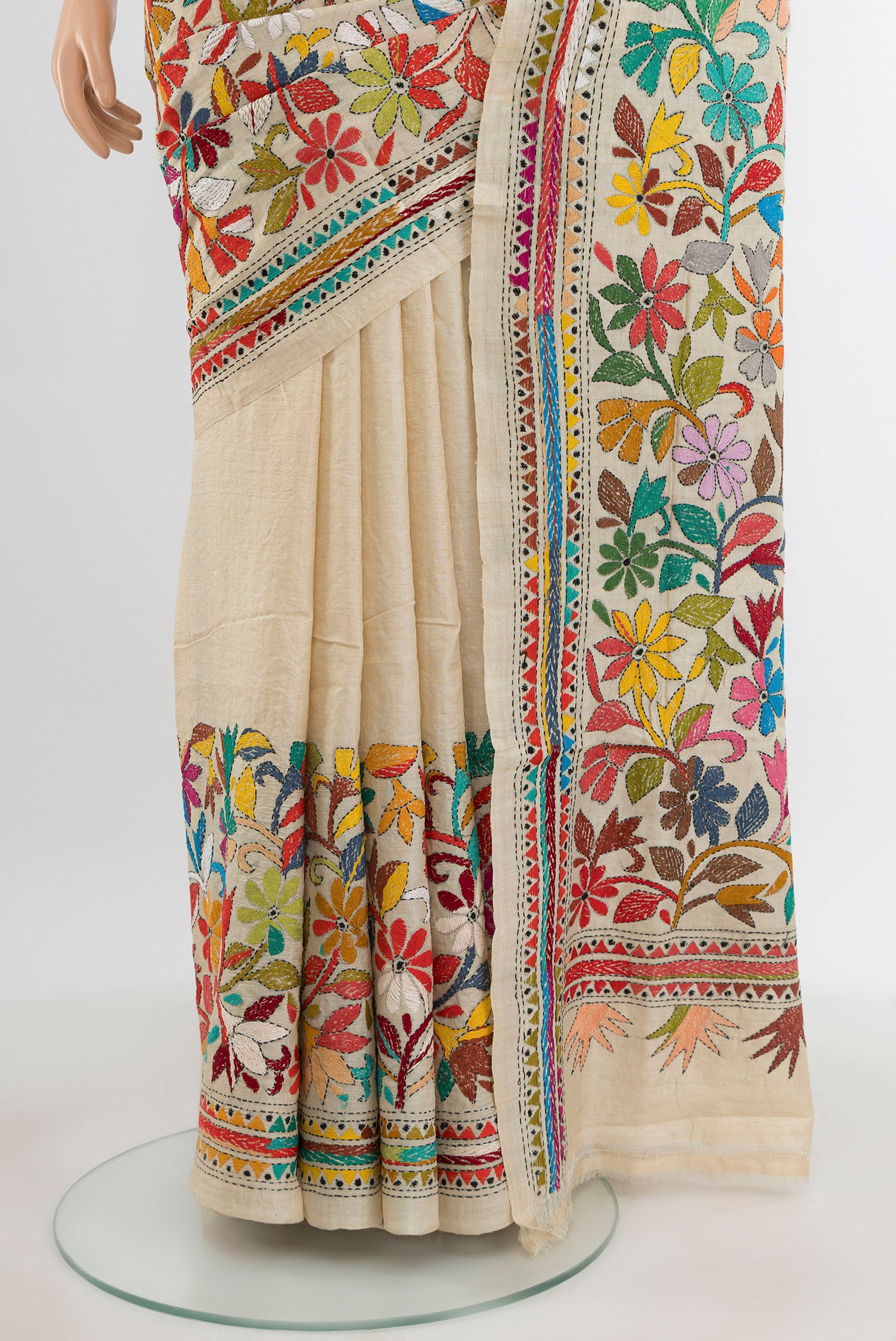Pleats and pallu of Cream Tussar Silk Saree with Kantha Work on the body and Embroidery Border. 