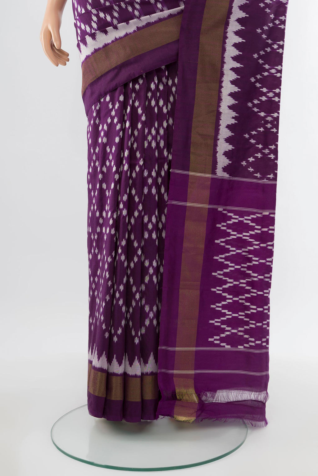 Pleats and pallu of Violet Pochampally Saree with Ikat Print on the body and Silk Border. 