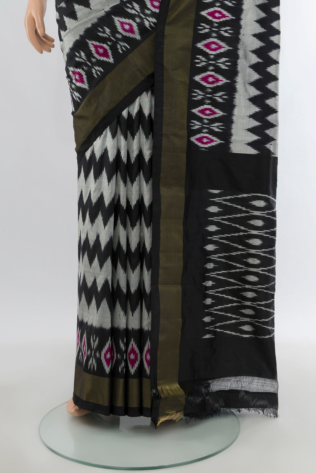 Pleats and pallu of Grey Pochampally Silk Saree with Pure Ikat on the body and Ikat Border. 