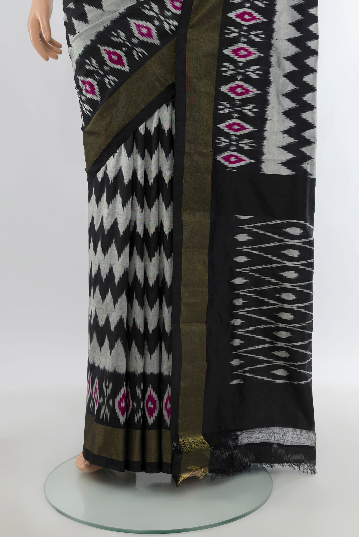 Pleats and pallu of Grey Pochampally Silk Saree with Pure Ikat on the body and Ikat Border. 