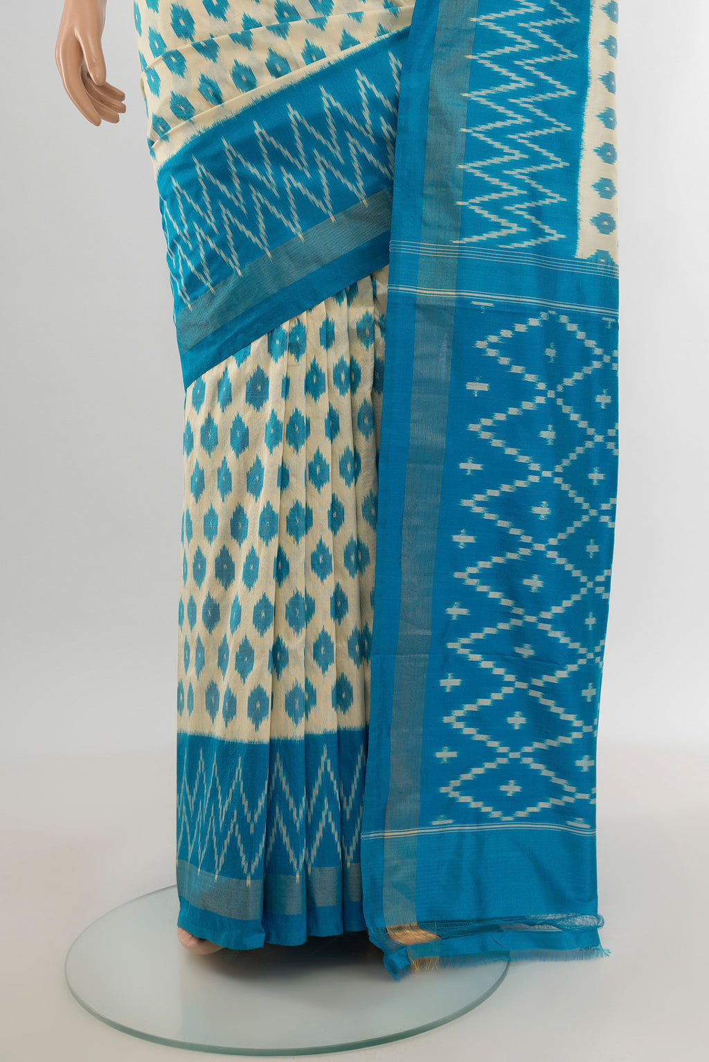 Pleats and pallu of Cream Pochampally Silk Saree with Ikat design on the body and Ikat Border. 