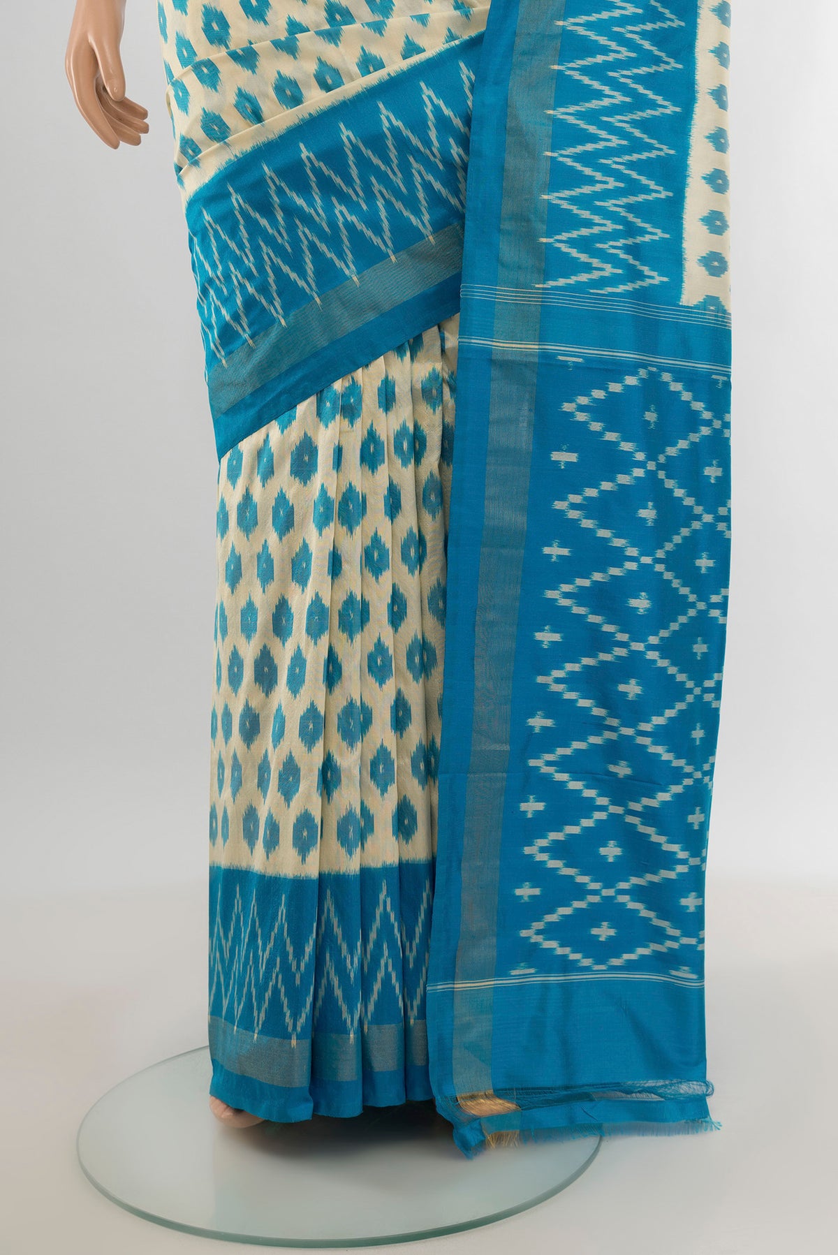 Pleats and pallu of Cream Pochampally Silk Saree with Ikat design on the body and Ikat Border. 