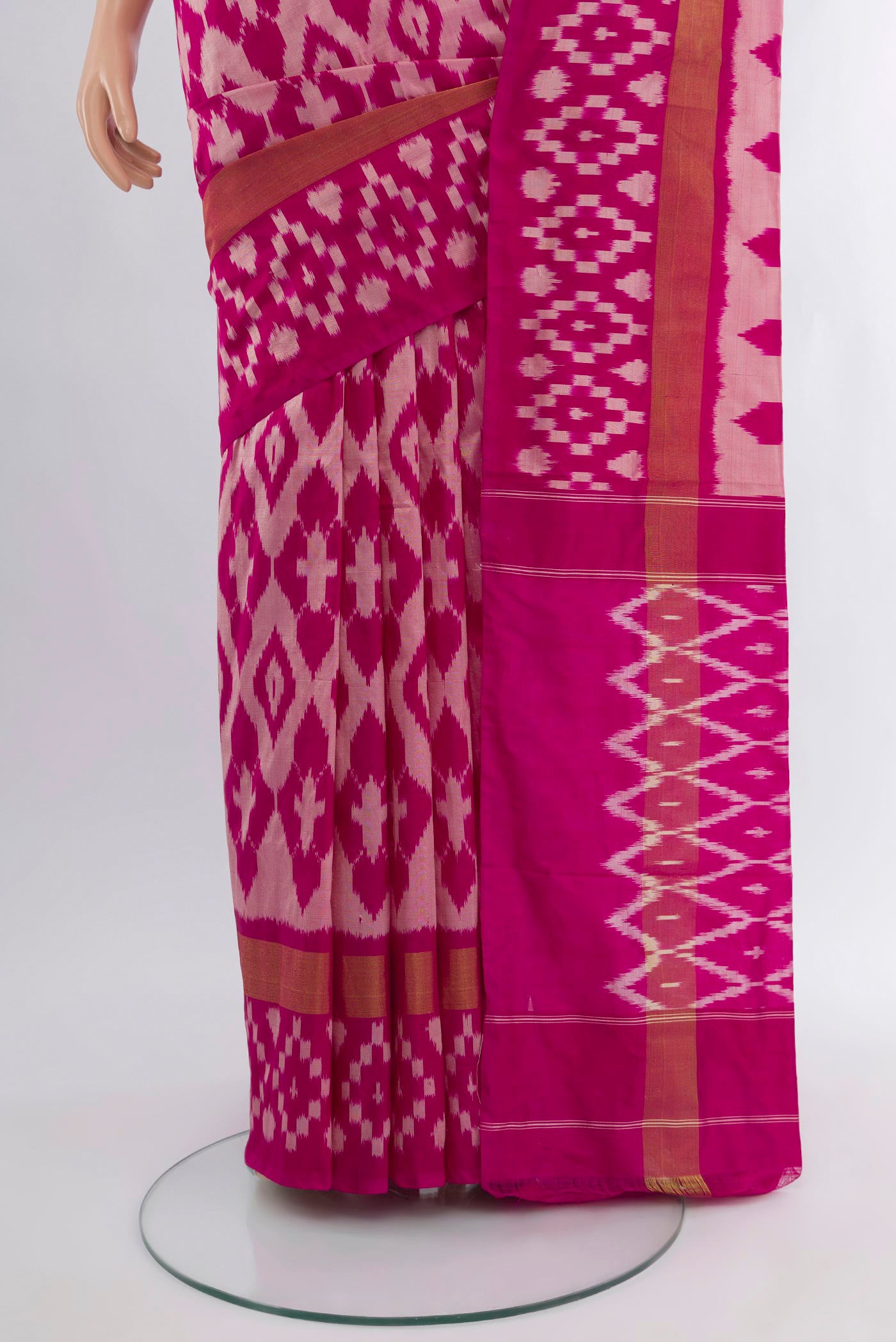 Pleats and pallu of Pink Pochampally Silk Saree with Pure Ikat on the body and Ikat Border. 