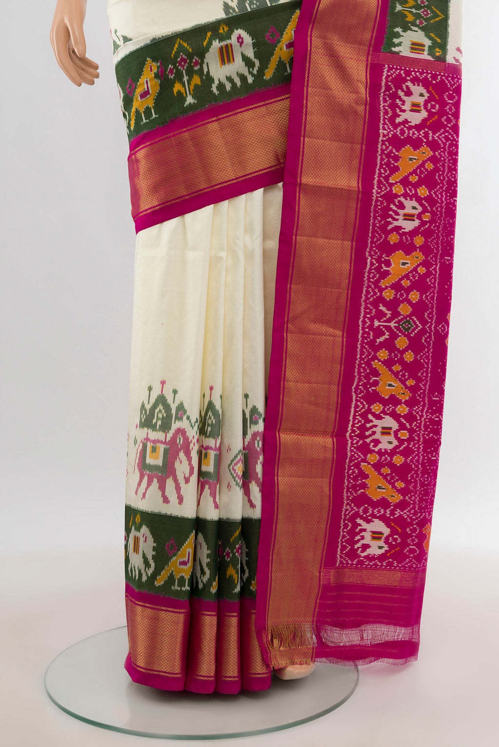 Pleats and pallu of White Pochampally Silk Saree with Plain Body and Ikat Border. 