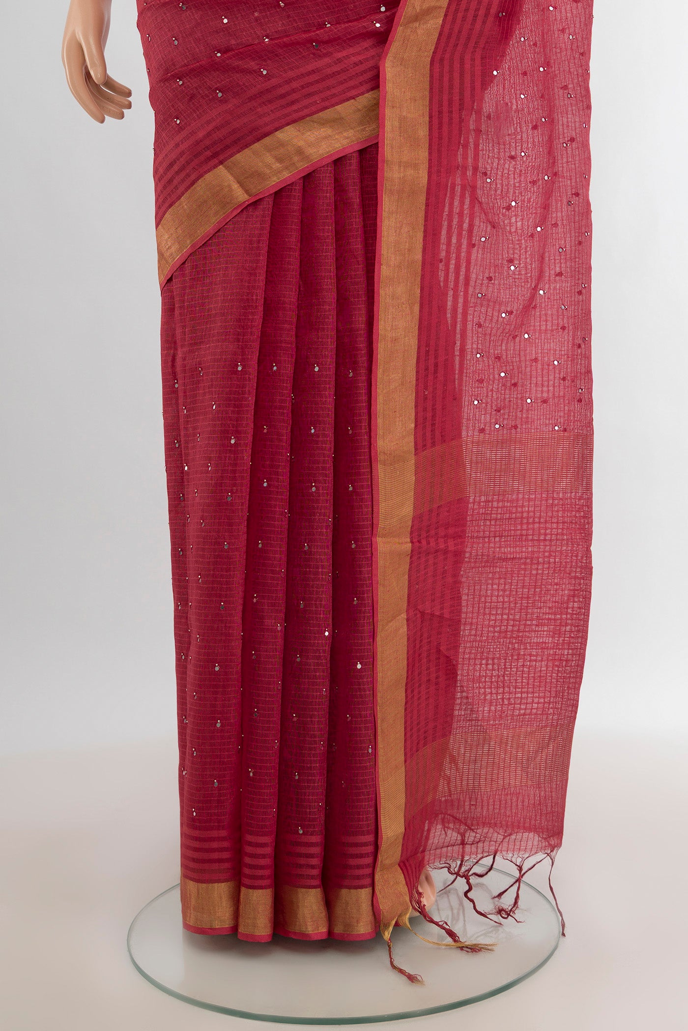 Pleats and pallu of Pink Linen Saree with Embroidery on the body and Zari Border. 