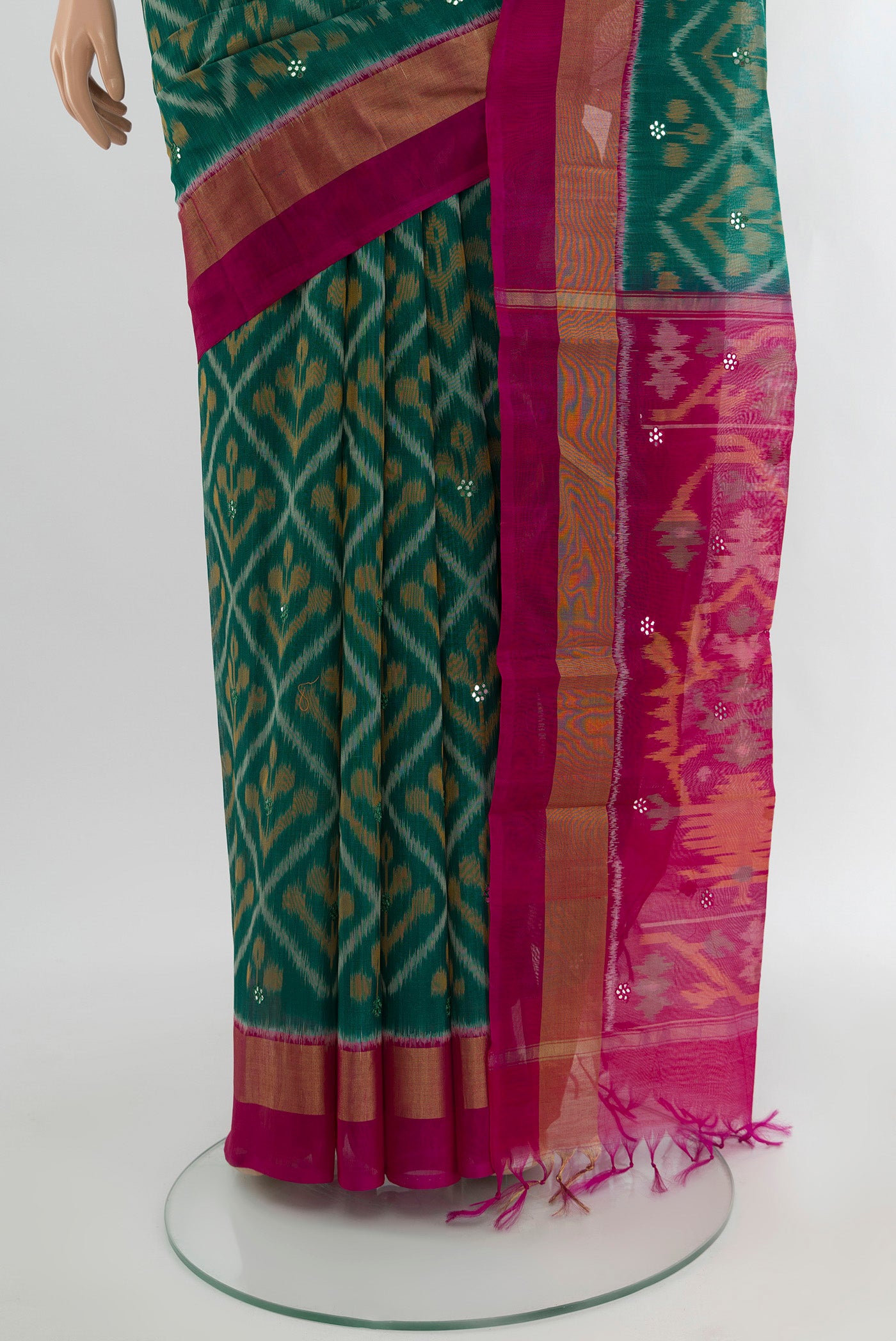 Pleats and pallu of Green Silk Cotton Saree with Ikat Print on the body and Plain Border. 