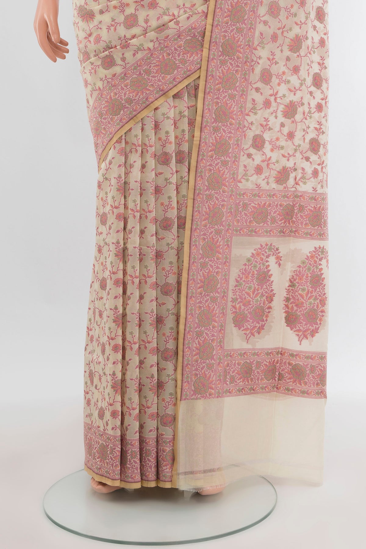 Pleats and pallu of Cream Banarasi Silk Saree with Thread Butta on the body and Thread Border. 