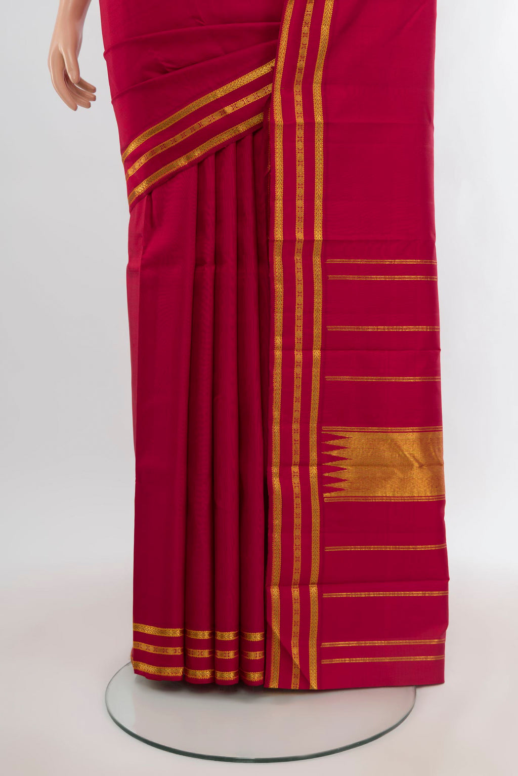 Pleats and pallu of Maroon Kanchipuram Silk Saree with Plain Body and Zari Border. 