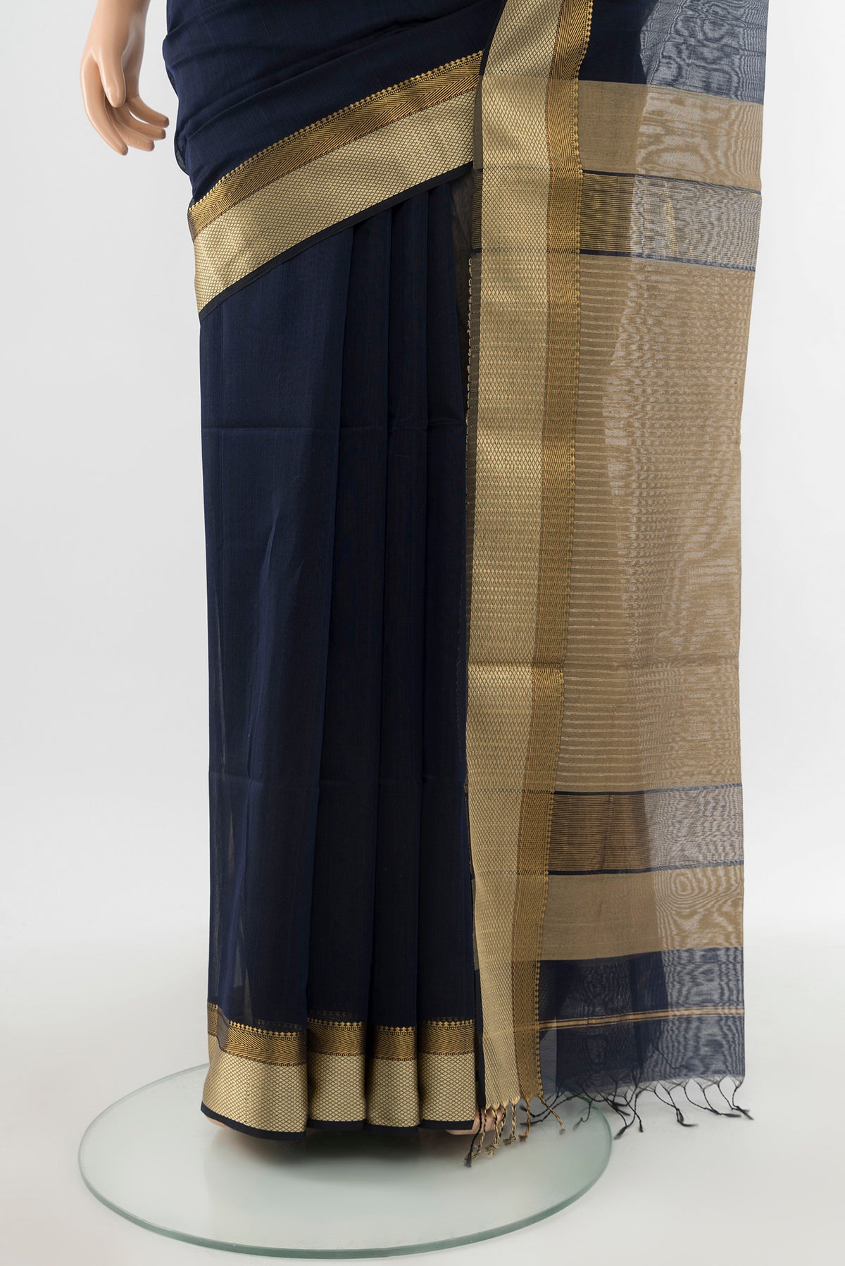 Pleats and pallu of Navy Blue Maheshwari Silk Cotton Saree with Plain Body and Silk Border. 