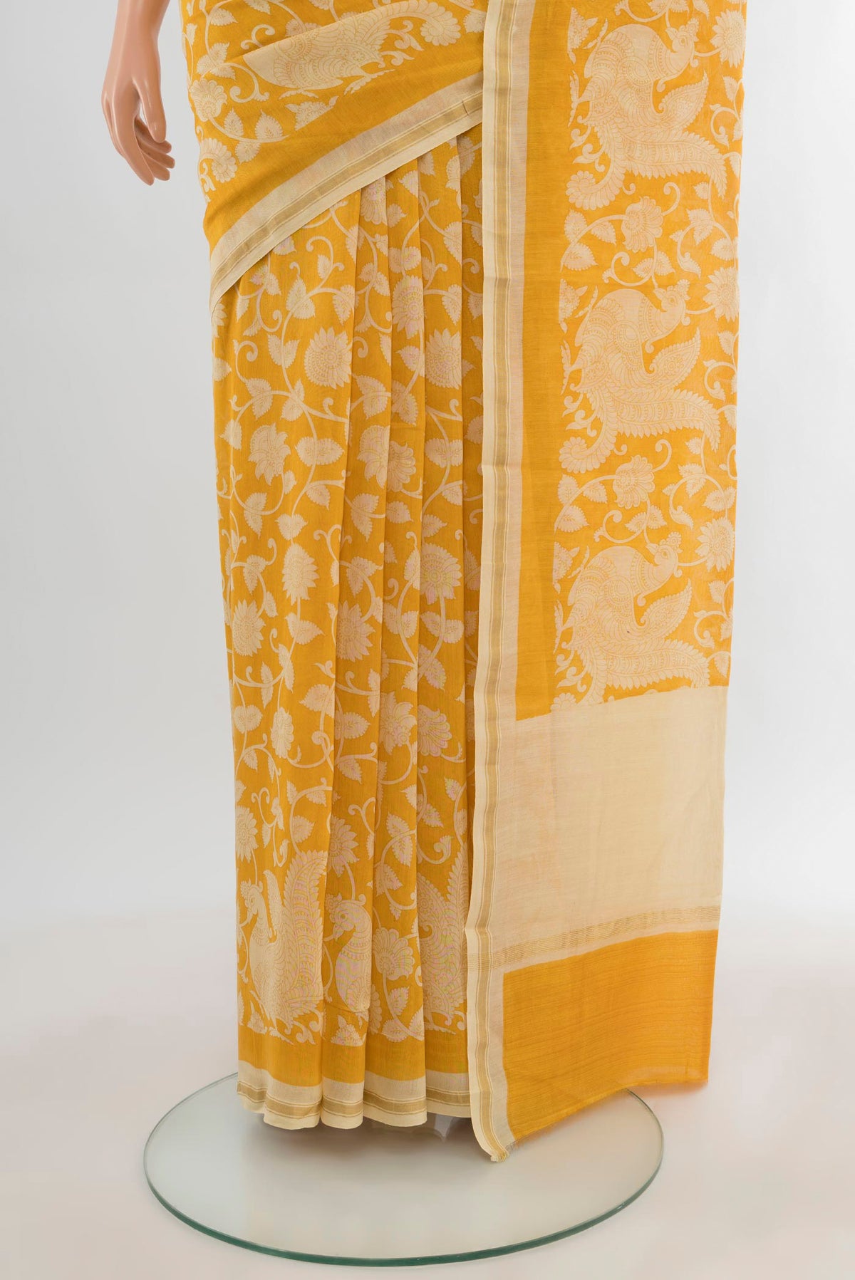 Pleats and pallu of Yellow Maheshwari Silk Cotton Saree with Floral Print on the body and Zari Border. 