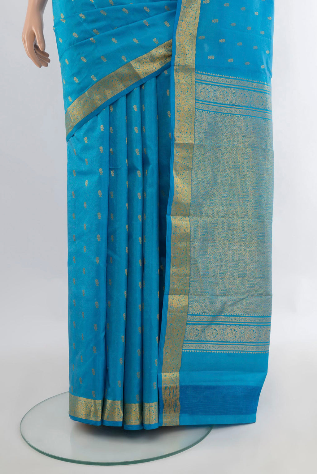 Pleats and pallu of Pure Silk Light Blue Kanchipuram Saree with Zari Butta on the body and Zari Border. 