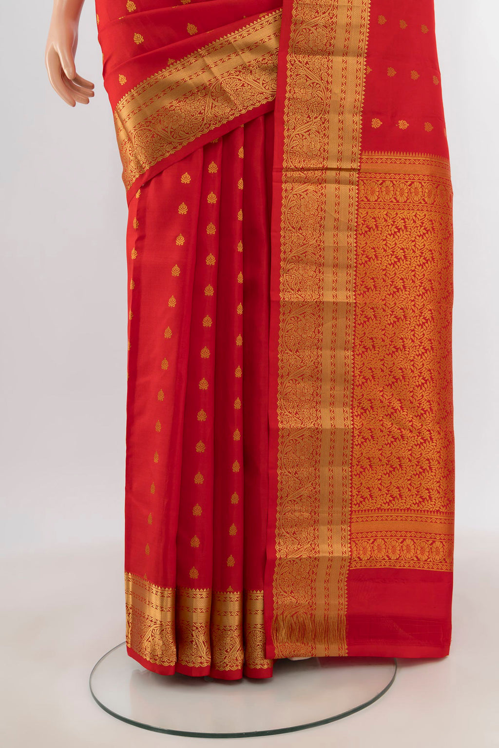 Pleats and pallu of Red Kanchipuram Silk Saree with Zari Butta on the body and Zari Border. 