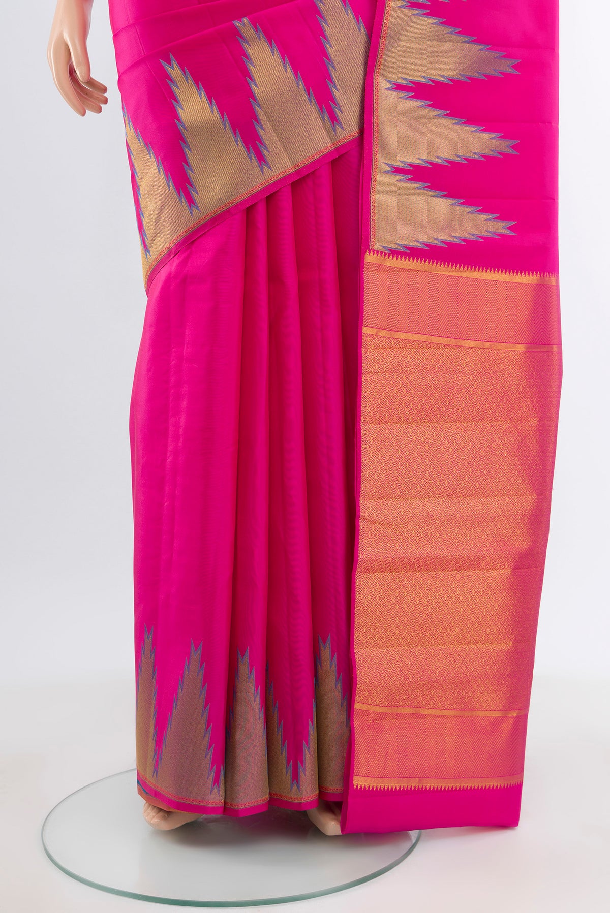 Pleats and pallu of Pink Kanchipuram Silk Saree with Plain Body and Temple Border. 