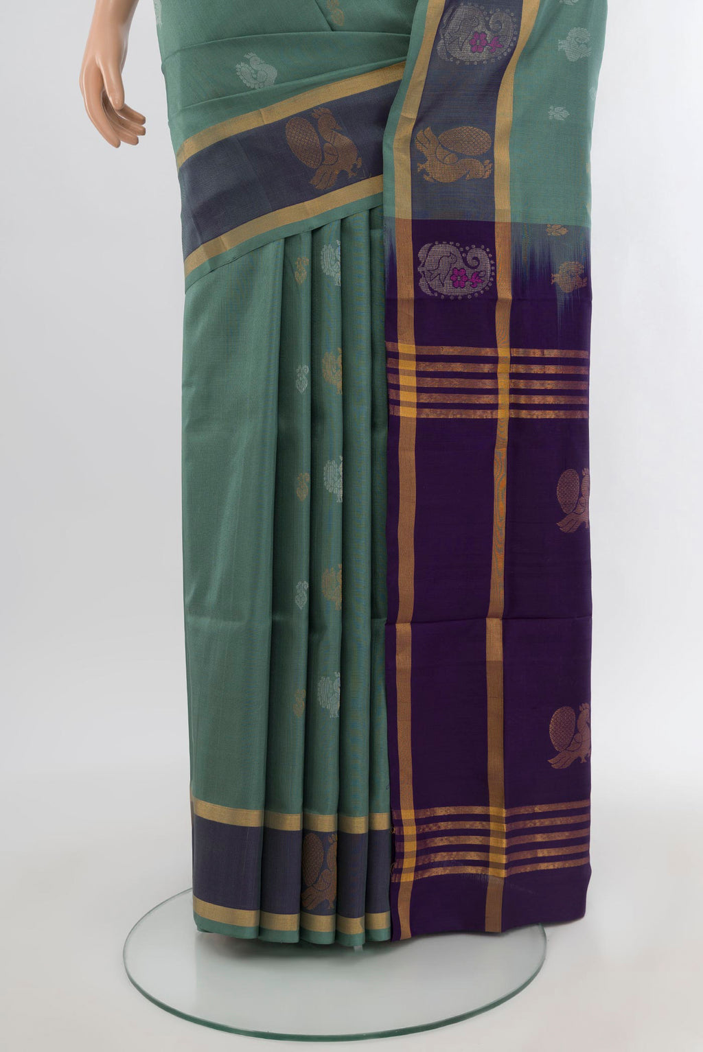 Pleats and pallu of Grey Uppada Silk Saree with Zari Butta on the body and Plain Border. 
