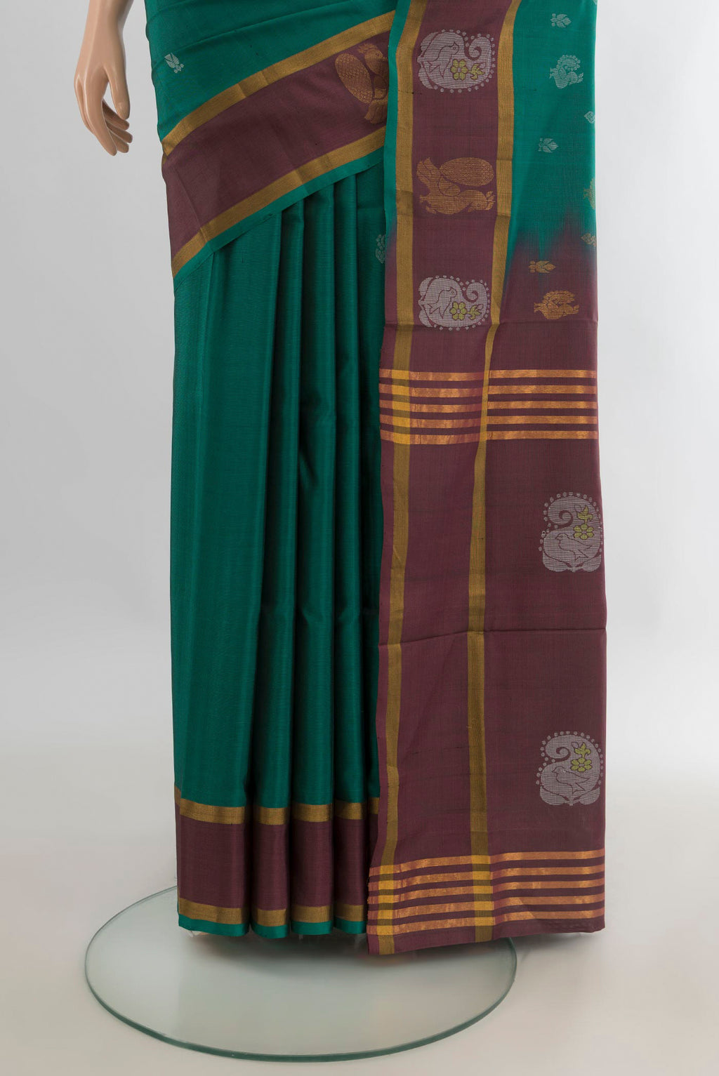 Pleats and pallu of Pure Silk Green Uppada Saree with Zari Butta on the body and Zari Border. 