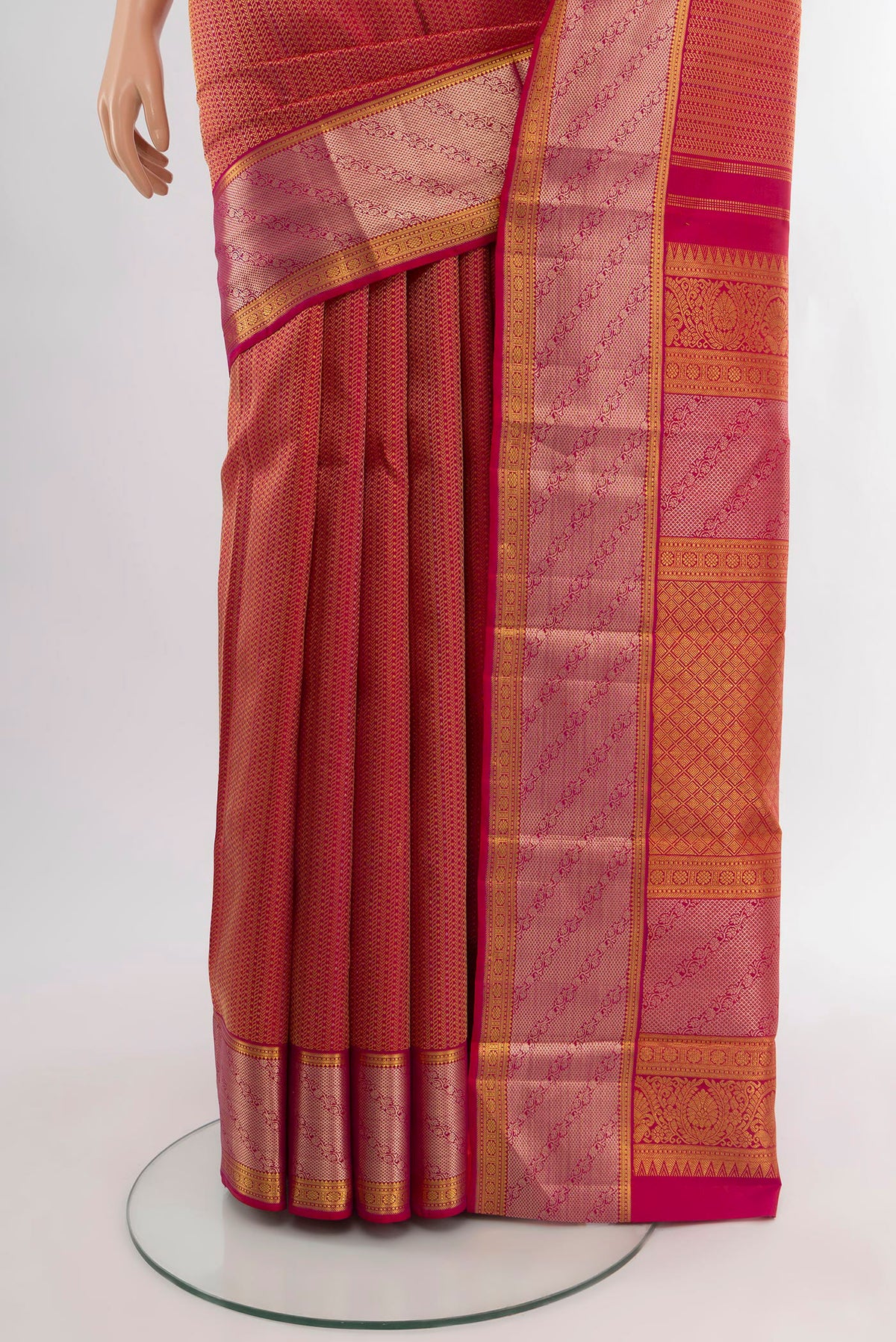 Pleats and pallu of Dark Pink Kanchipuram Silk Saree with Zari Brocade on the body and Zari Border. 