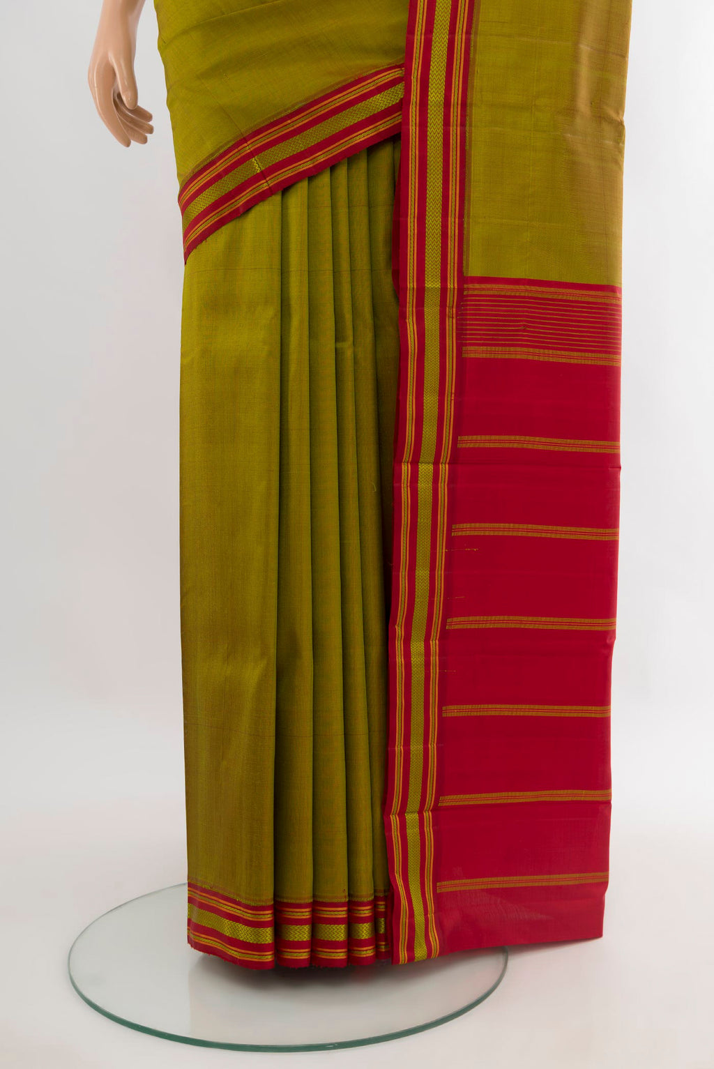 Pleats and pallu of Mehandi Green Kanjivaram Silk Saree with Plain Body and Thread Border. 