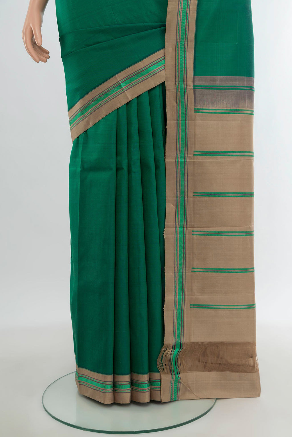 Pleats and pallu of Bottle Green Kanjivaram Silk Saree with Plain Body and Thread Border. 