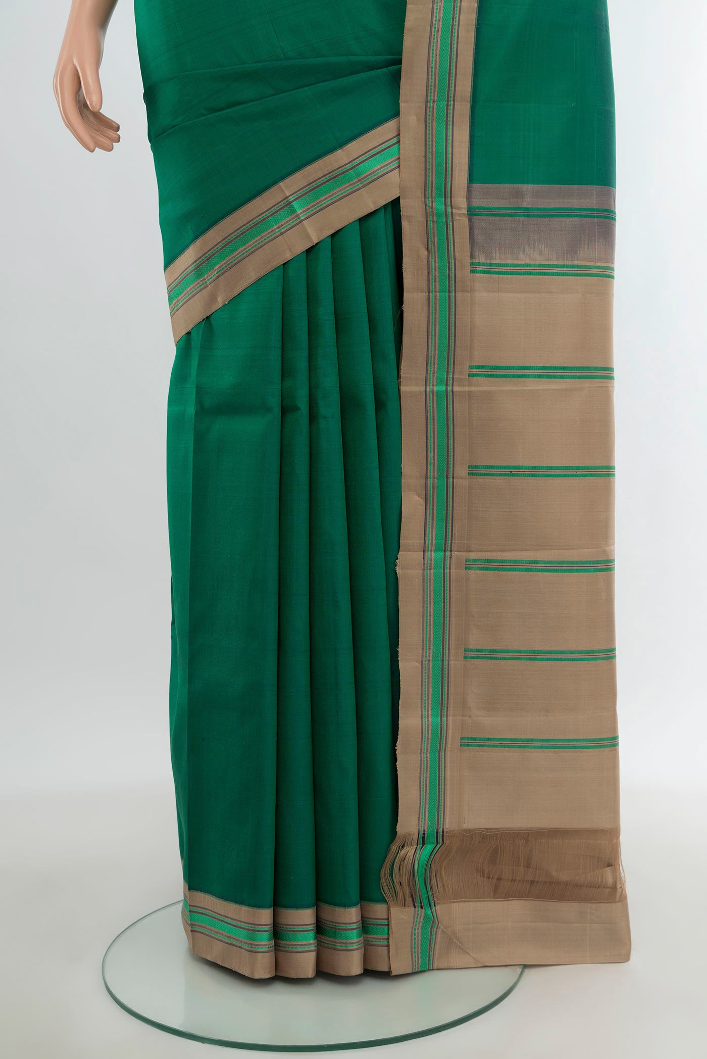 Pleats and pallu of Bottle Green Kanjivaram Silk Saree with Plain Body and Thread Border. 