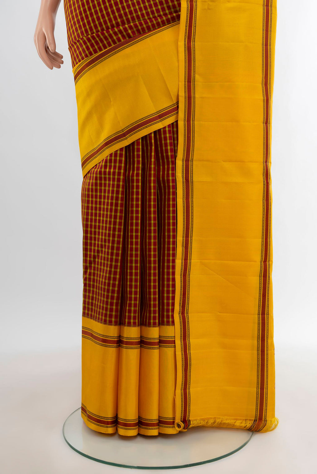 Pleats and pallu of Maroon Kanchipuram Silk Saree with Checked design on the body and Thread Border. 