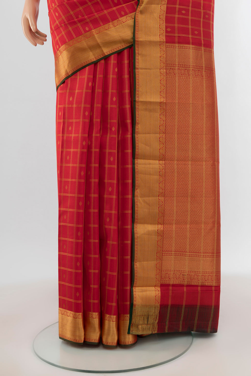 Pleats and pallu of Coral Kanchipuram Silk Saree with Checked design on the body and Zari Border. 