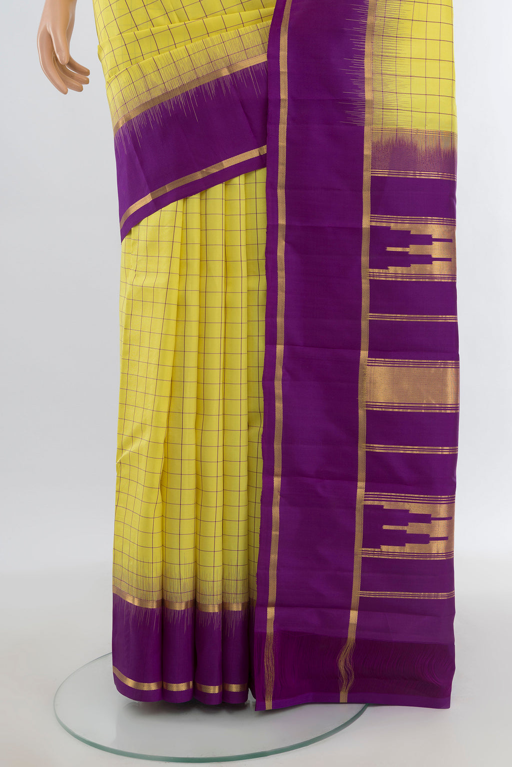 Pleats and pallu of Lemon Yellow Kanchipuram Silk Saree with Checked design on the body and Plain Border. 