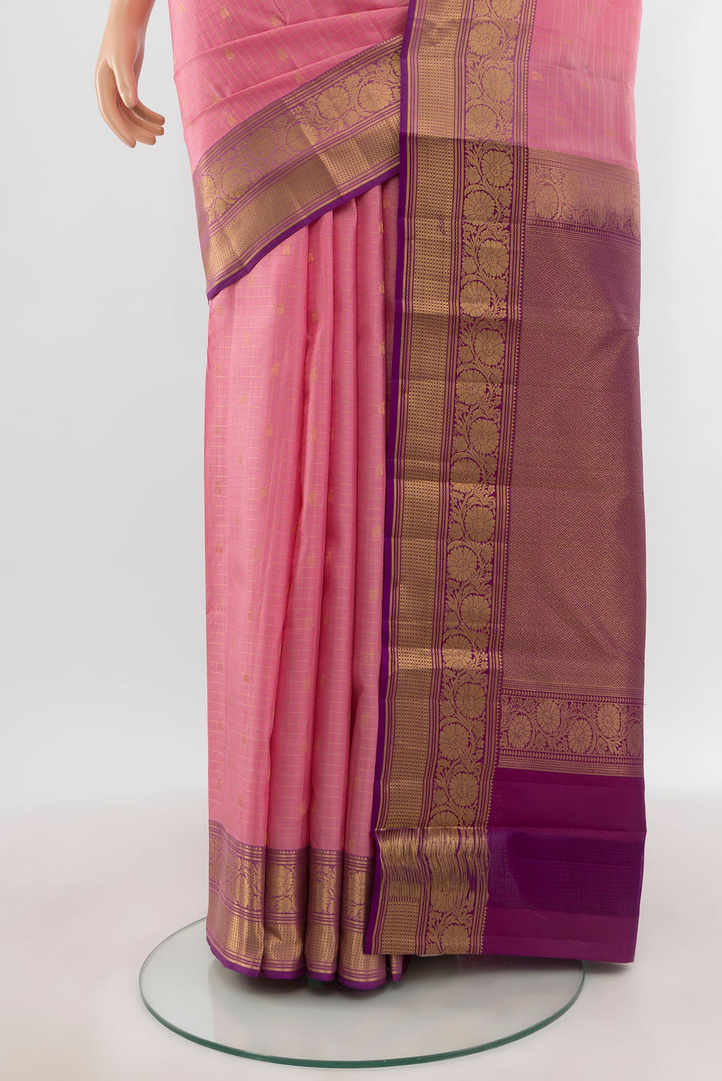Pleats and pallu of Rose pink Kanchipuram Silk Saree with Checked design on the body and Zari Border. 