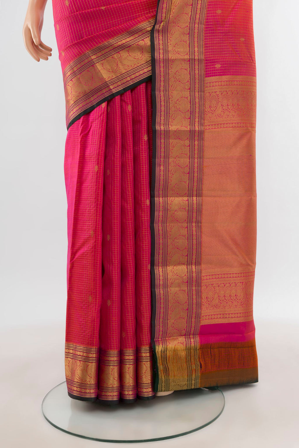 Pleats and pallu of Pink Kanchipuram Silk Saree with Zari Butta on the body and Zari Border. 