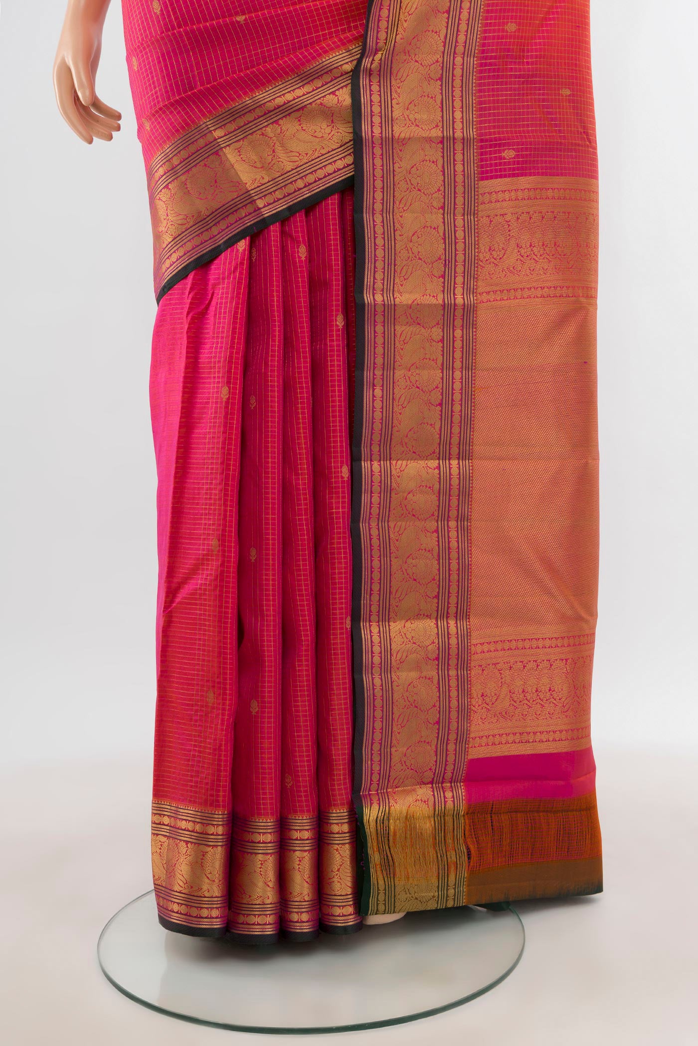 Pleats and pallu of Pink Kanchipuram Silk Saree with Zari Butta on the body and Zari Border. 