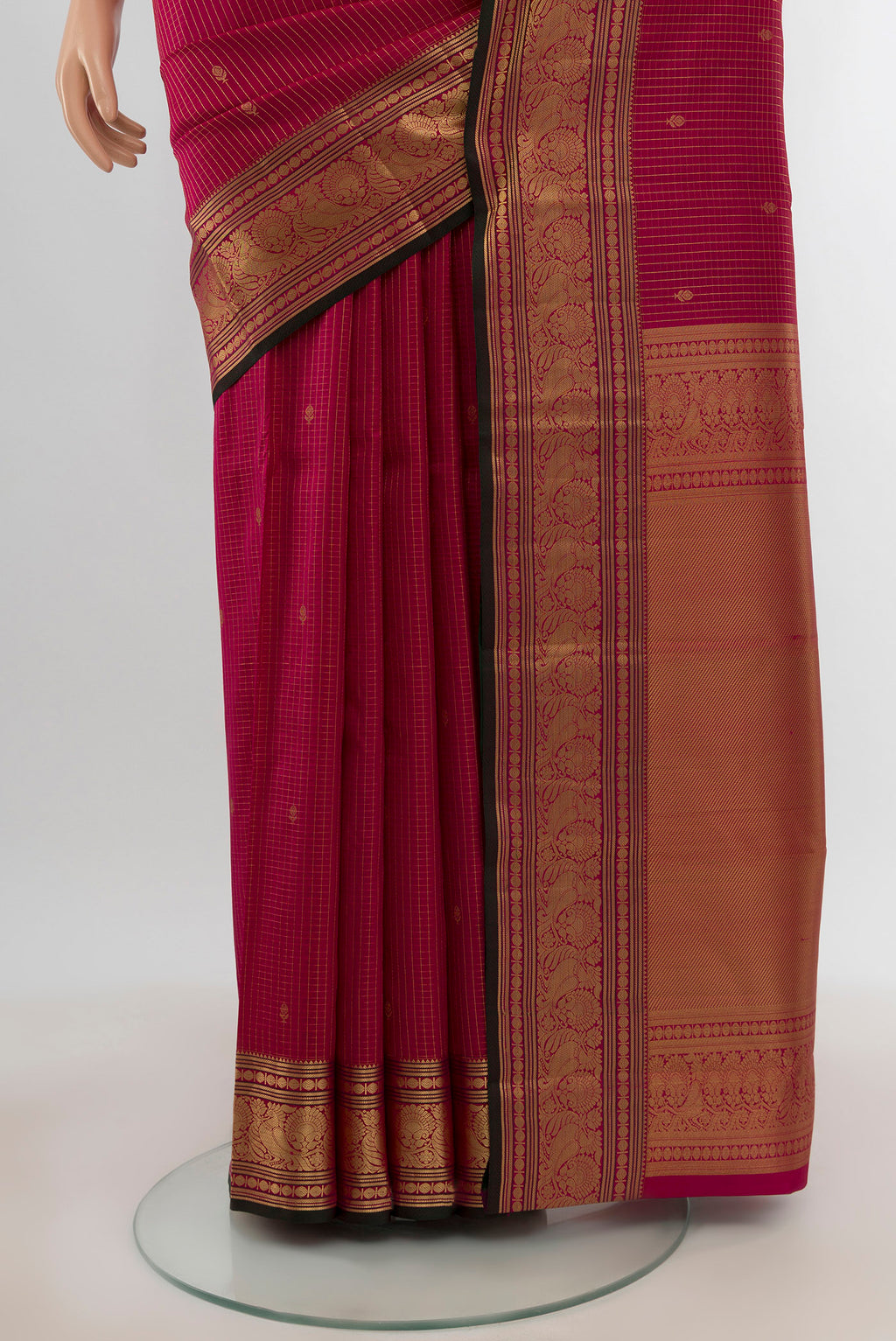 Pleats and pallu of Dark Pink Kanchipuram Silk Saree with Zari Butta on the body and Zari Border. 