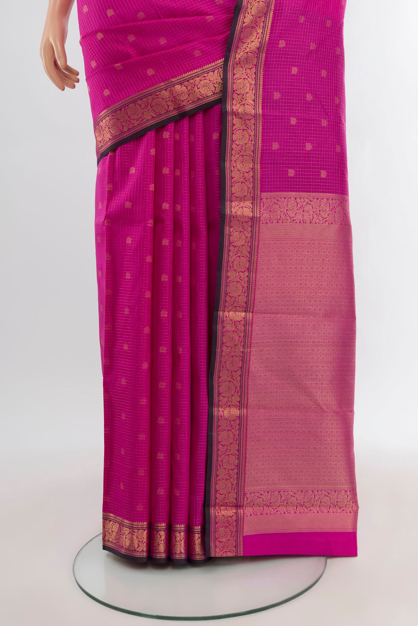 Pleats and pallu of Rani Pink Kanchipuram Silk Saree with Zari Butta on the body and Zari Border. 