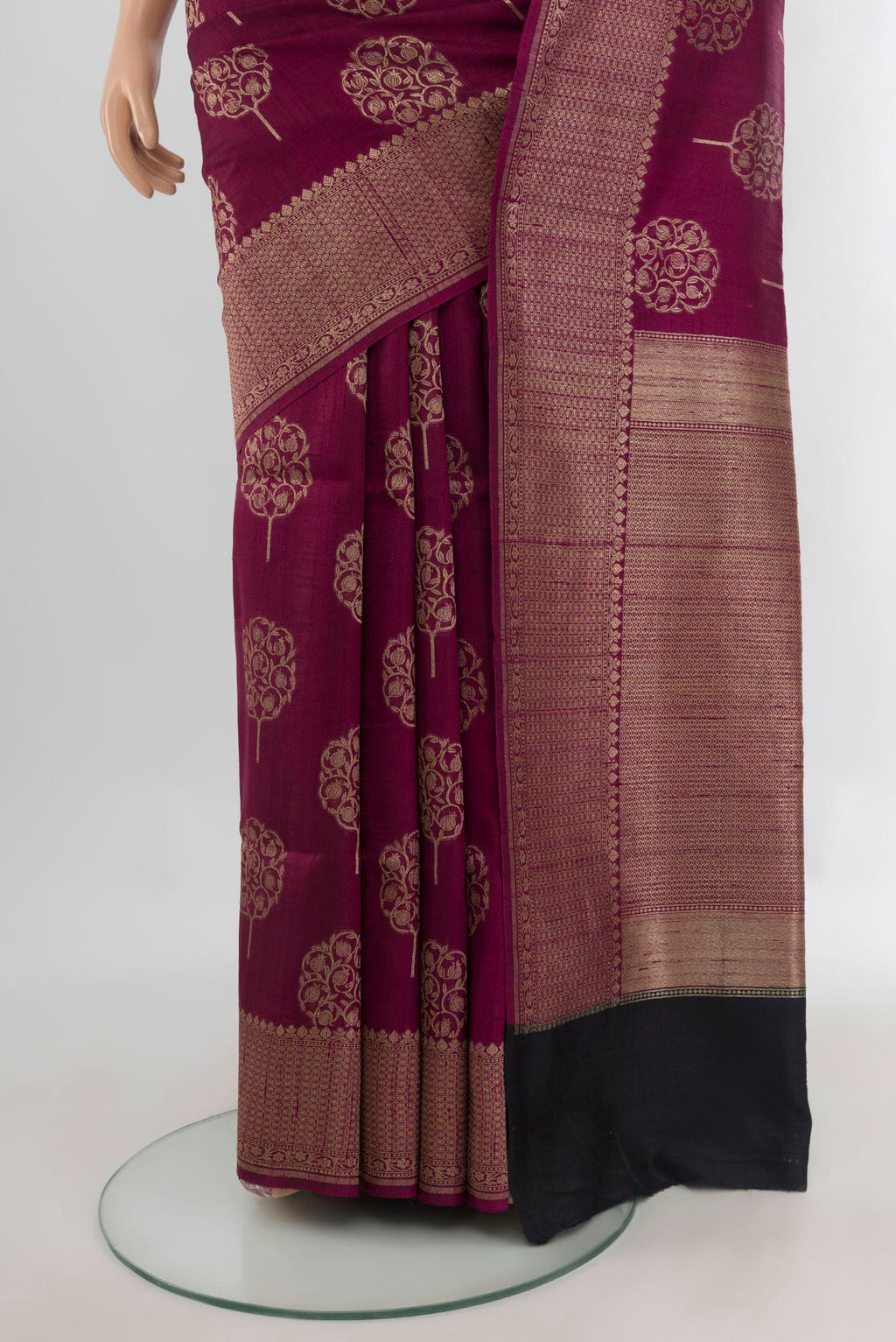 Pleats and pallu of Magenta Tussar Saree with Zari Butta on the body and Zari Border. 