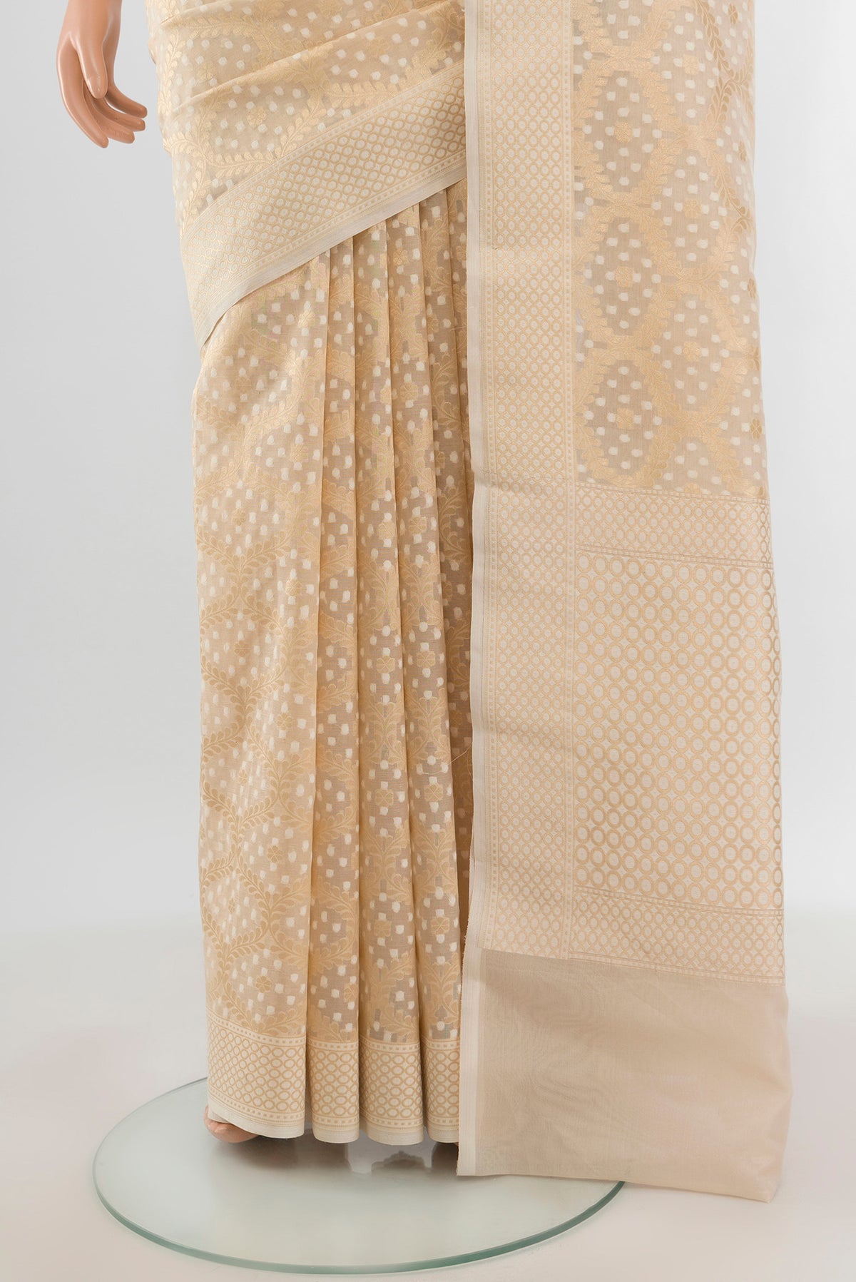 Pleats and pallu of Cream Banarasi Kora Silk Saree with Zari And Thread Butta on the body and Zari Border. 
