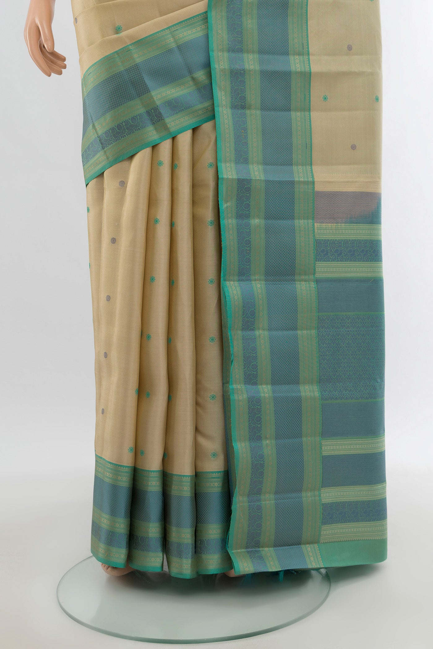 Pleats and pallu of Beige Kanchipuram Silk Saree with Thread Butta on the body and Thread Border. 