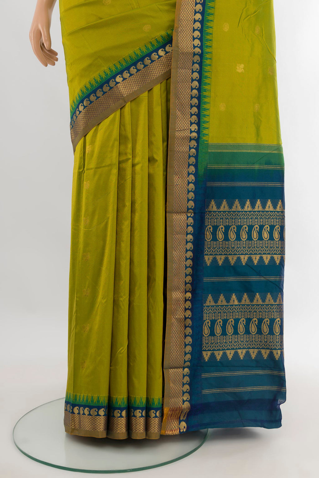 Pleats and pallu of Light Green Bangalore Silk - kadyal Saree with Zari Butta on the body and Zari Border. 